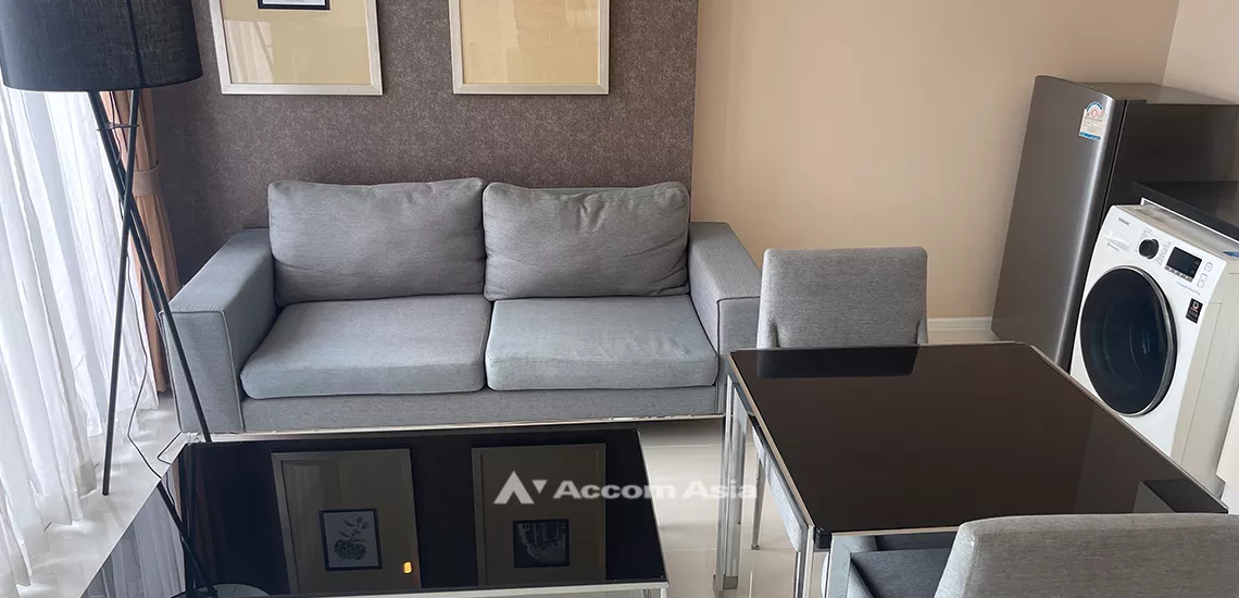  2 Bedrooms  Condominium For Rent in Sukhumvit, Bangkok  near BTS Ekkamai (AA31768)