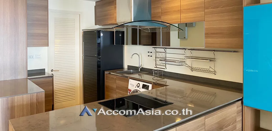  3 Bedrooms  Condominium For Rent in Sukhumvit, Bangkok  near BTS Ekkamai (AA31781)