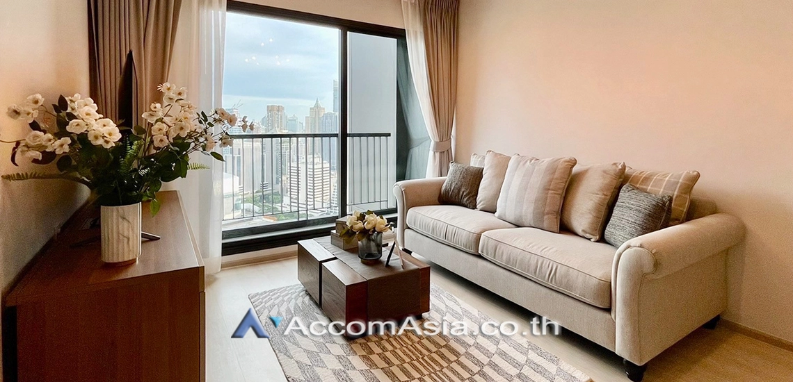  2 Bedrooms  Condominium For Rent in Ploenchit, Bangkok  near BTS Ploenchit (AA31784)