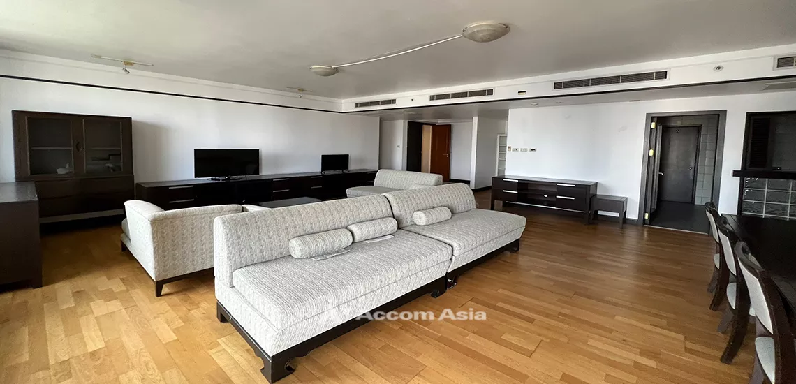 Pet friendly |  3 Bedrooms  Condominium For Sale in Ploenchit, Bangkok  near BTS Ploenchit (AA31852)