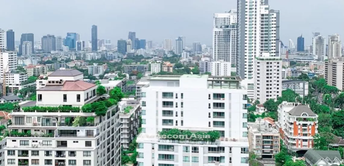  1 Bedroom  Condominium For Sale in Sukhumvit, Bangkok  near BTS Phrom Phong (AA31887)