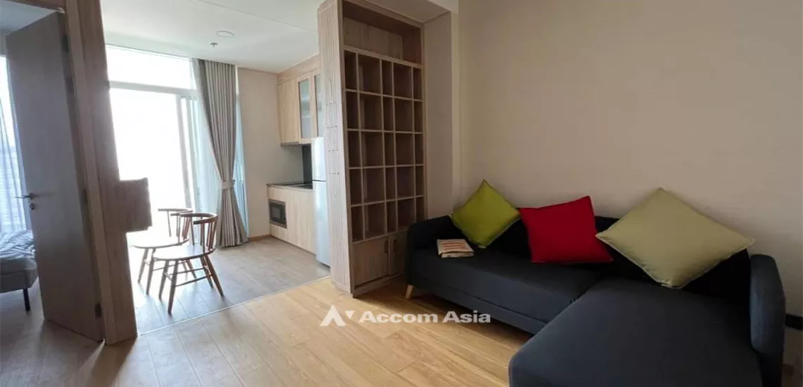  1 Bedroom  Condominium For Rent in Sukhumvit, Bangkok  near BTS Ekkamai (AA31902)