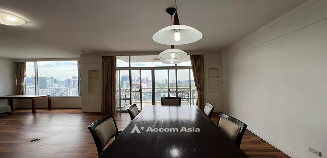 Pet friendly |  3 Bedrooms  Condominium For Sale in Ploenchit, Bangkok  near BTS Ploenchit (AA31907)