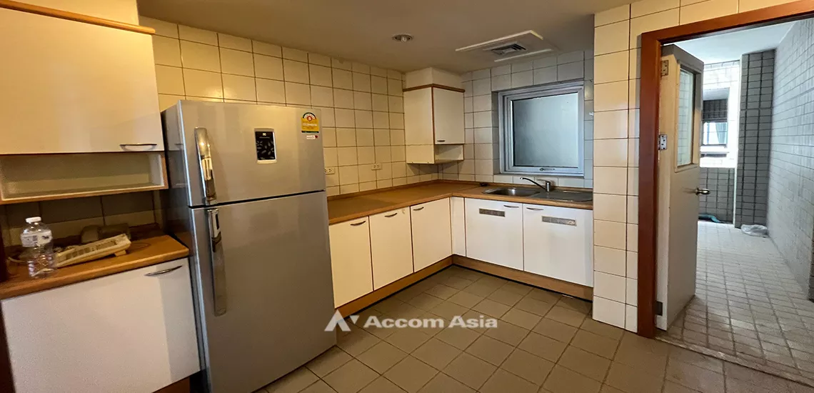 Pet friendly |  3 Bedrooms  Condominium For Sale in Ploenchit, Bangkok  near BTS Ploenchit (AA31909)