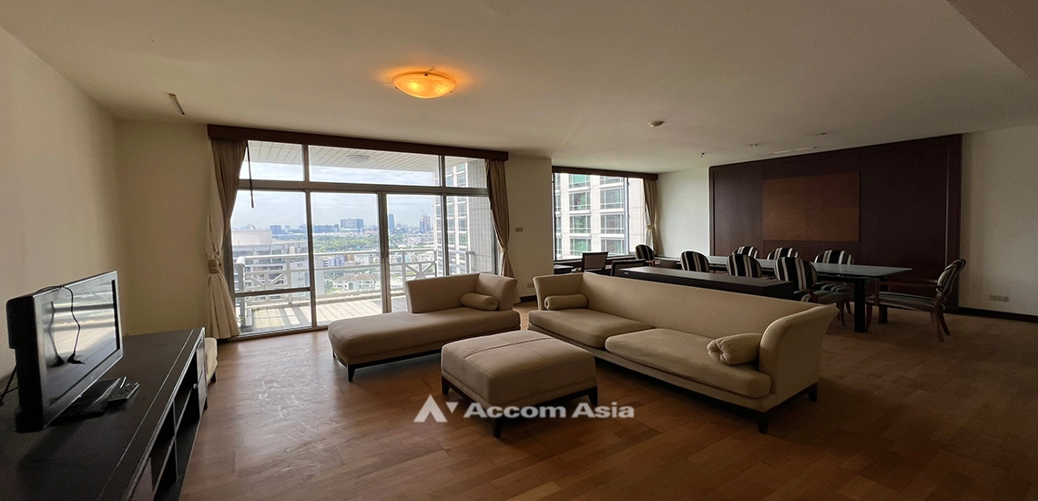 Pet friendly |  3 Bedrooms  Condominium For Sale in Ploenchit, Bangkok  near BTS Ploenchit (AA31910)