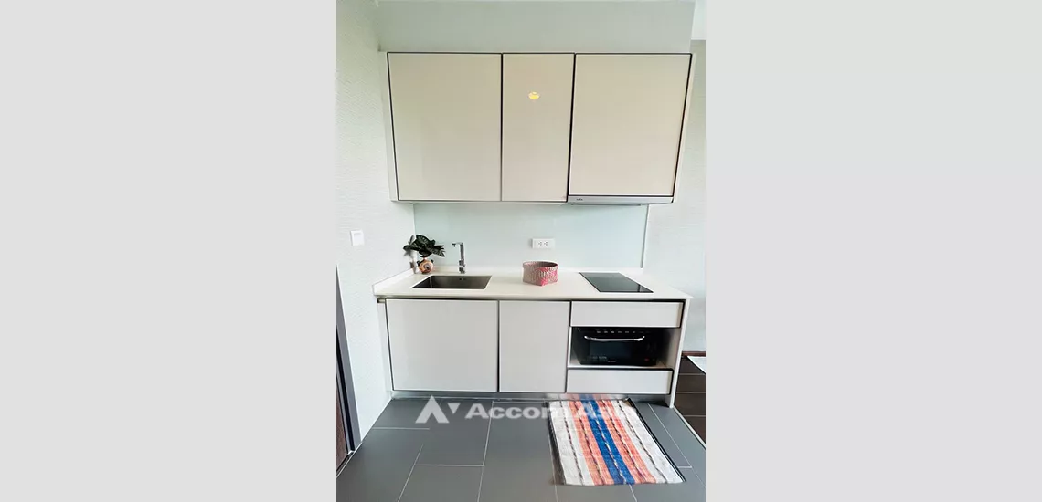  1 Bedroom  Condominium For Sale in Sukhumvit, Bangkok  near BTS Ekkamai (AA31925)