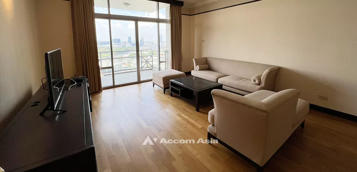 Pet friendly |  2 Bedrooms  Condominium For Sale in Ploenchit, Bangkok  near BTS Ploenchit (AA31931)