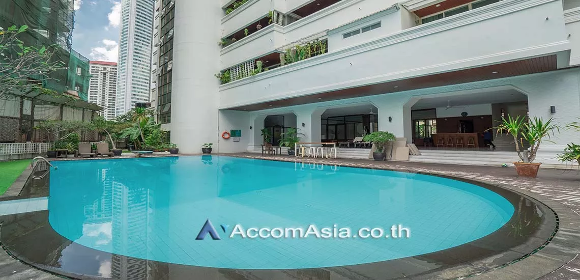 Pet friendly |  4 Bedrooms  Apartment For Rent in Sukhumvit, Bangkok  near BTS Phrom Phong (AA31944)