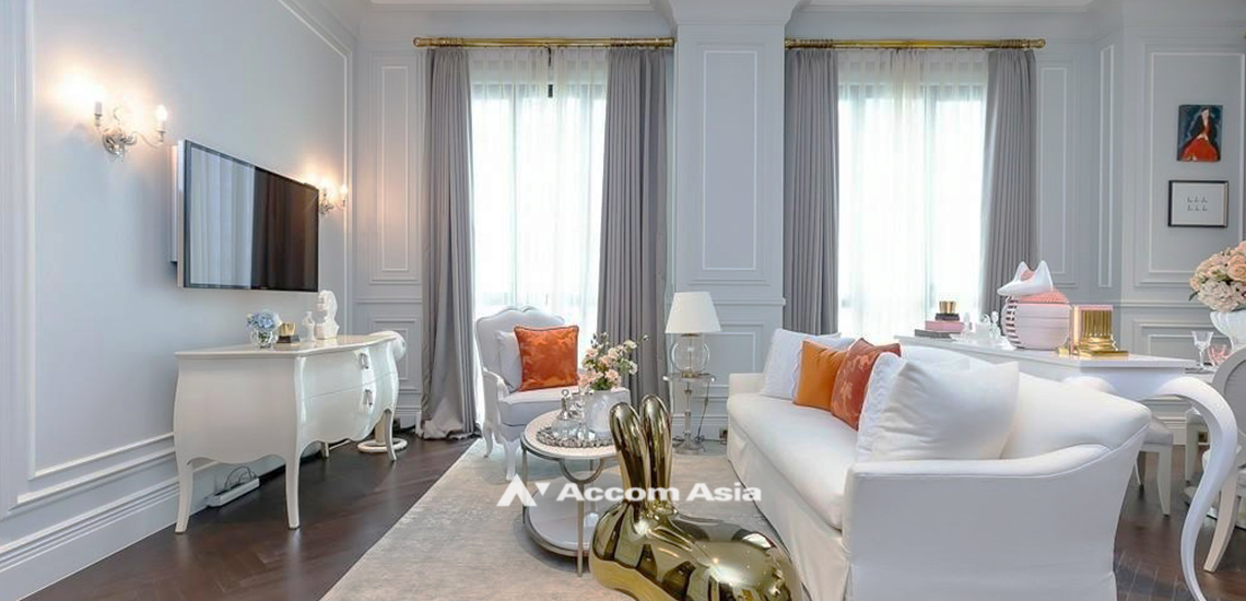  2 Bedrooms  Condominium For Sale in Ploenchit, Bangkok  near BTS Ploenchit (AA31948)