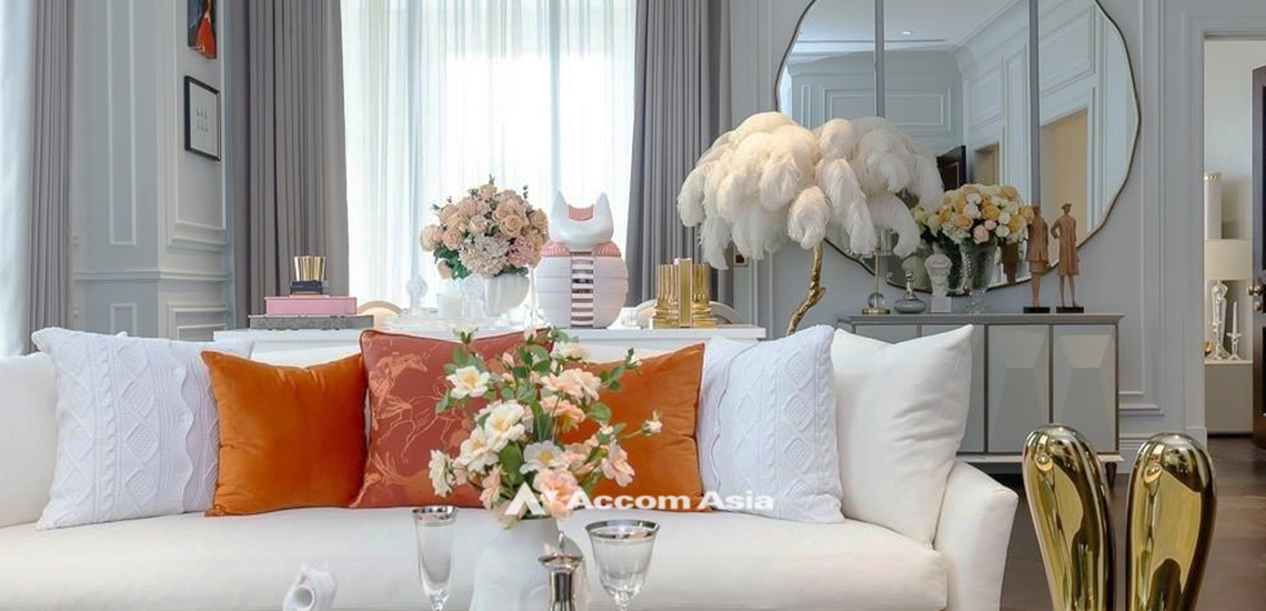  2 Bedrooms  Condominium For Sale in Ploenchit, Bangkok  near BTS Ploenchit (AA31948)
