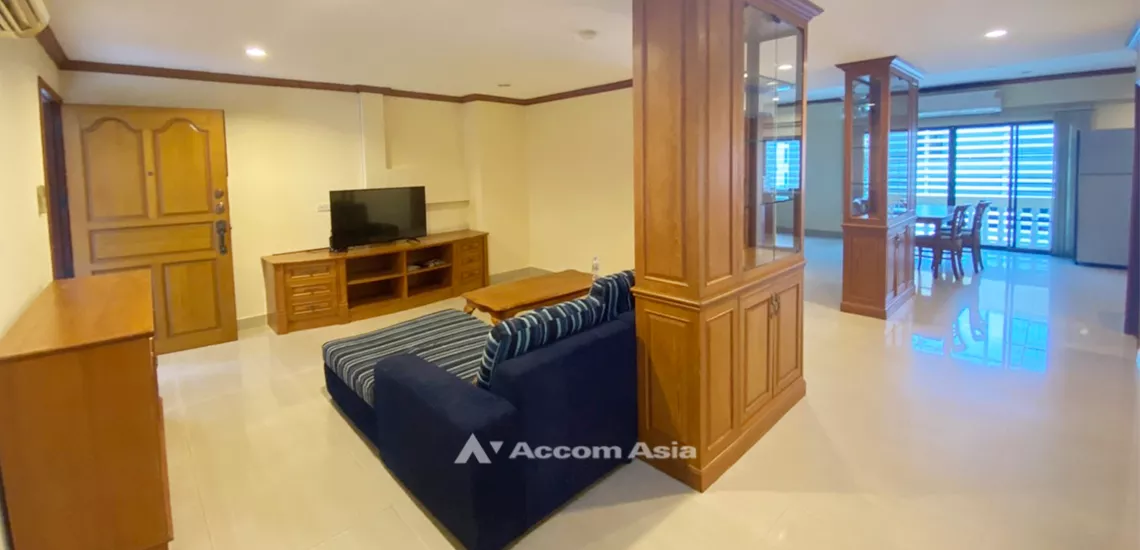  3 Bedrooms  Apartment For Rent in Sukhumvit, Bangkok  near BTS Phrom Phong (AA31997)