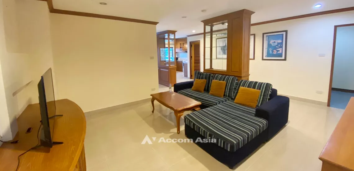  3 Bedrooms  Apartment For Rent in Sukhumvit, Bangkok  near BTS Phrom Phong (AA31997)