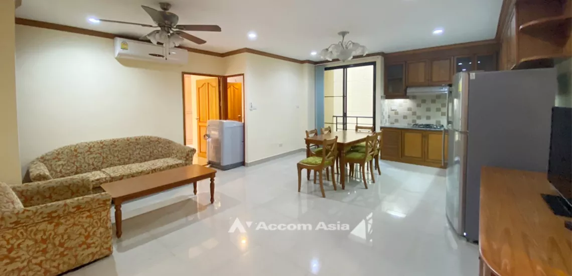  3 Bedrooms  Apartment For Rent in Sukhumvit, Bangkok  near BTS Phrom Phong (AA31998)