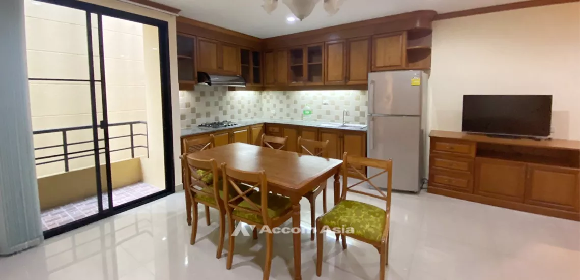  3 Bedrooms  Apartment For Rent in Sukhumvit, Bangkok  near BTS Phrom Phong (AA31998)