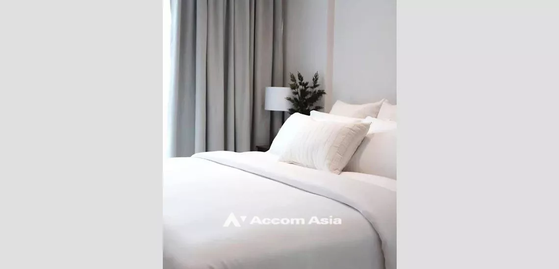  1 Bedroom  Condominium For Sale in Ploenchit, Bangkok  near BTS Chitlom (AA32007)