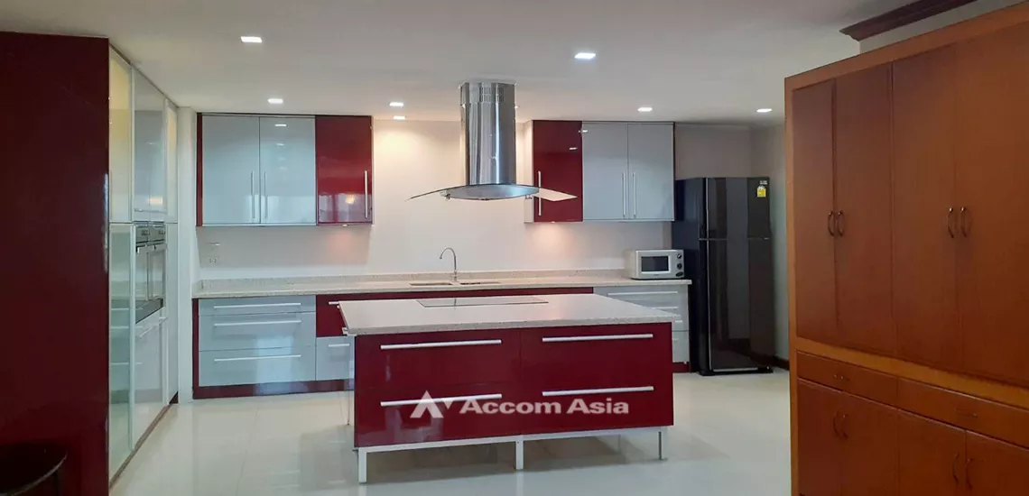  3 Bedrooms  Condominium For Rent in Sukhumvit, Bangkok  near BTS Phrom Phong (AA32026)