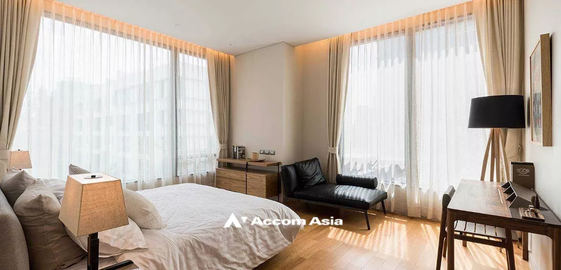  1 Bedroom  Condominium For Rent in Ploenchit, Bangkok  near BTS Chitlom (AA32032)