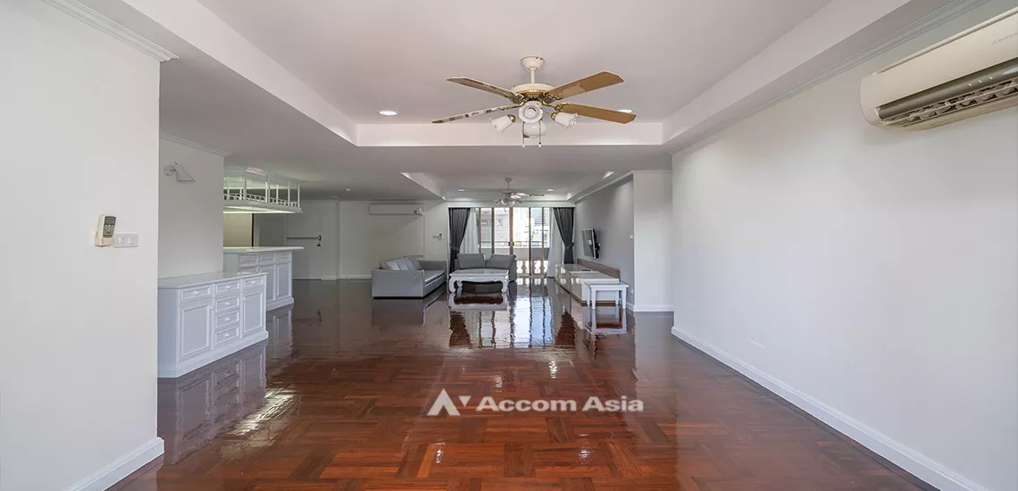  3 Bedrooms  Apartment For Rent in Sukhumvit, Bangkok  near BTS Thong Lo (AA32059)