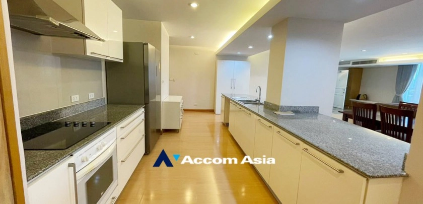  3 Bedrooms  Apartment For Rent in Ploenchit, Bangkok  near BTS Ratchadamri (AA32060)