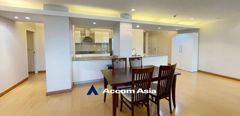  3 Bedrooms  Apartment For Rent in Ploenchit, Bangkok  near BTS Ratchadamri (AA32060)