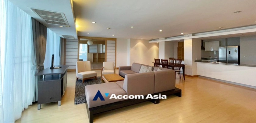  3 Bedrooms  Apartment For Rent in Ploenchit, Bangkok  near BTS Ratchadamri (AA32060)