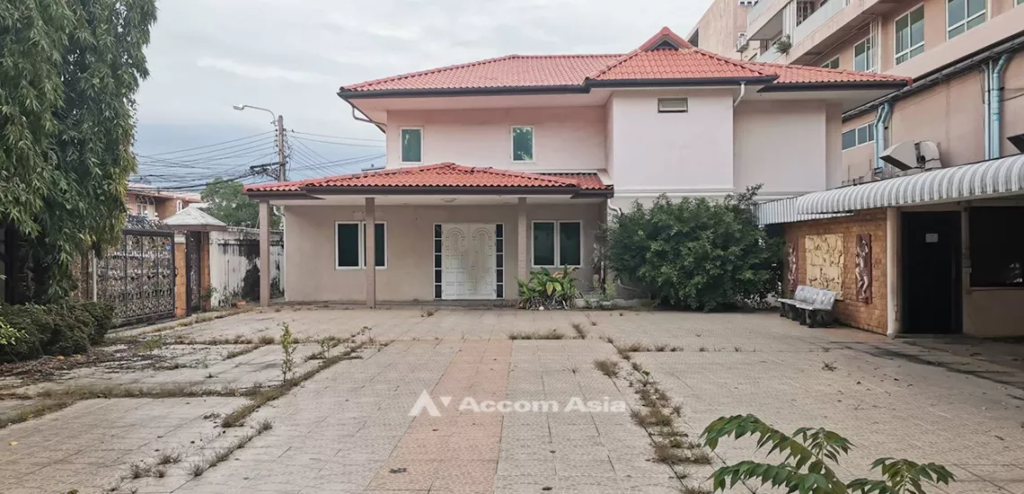  2  House For Rent in Ratchadaphisek ,Bangkok  AA32061