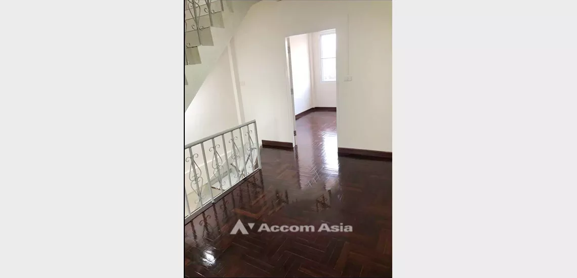 4  4 br Townhouse for rent and sale in Sukhumvit ,Bangkok BTS Ekkamai AA32071