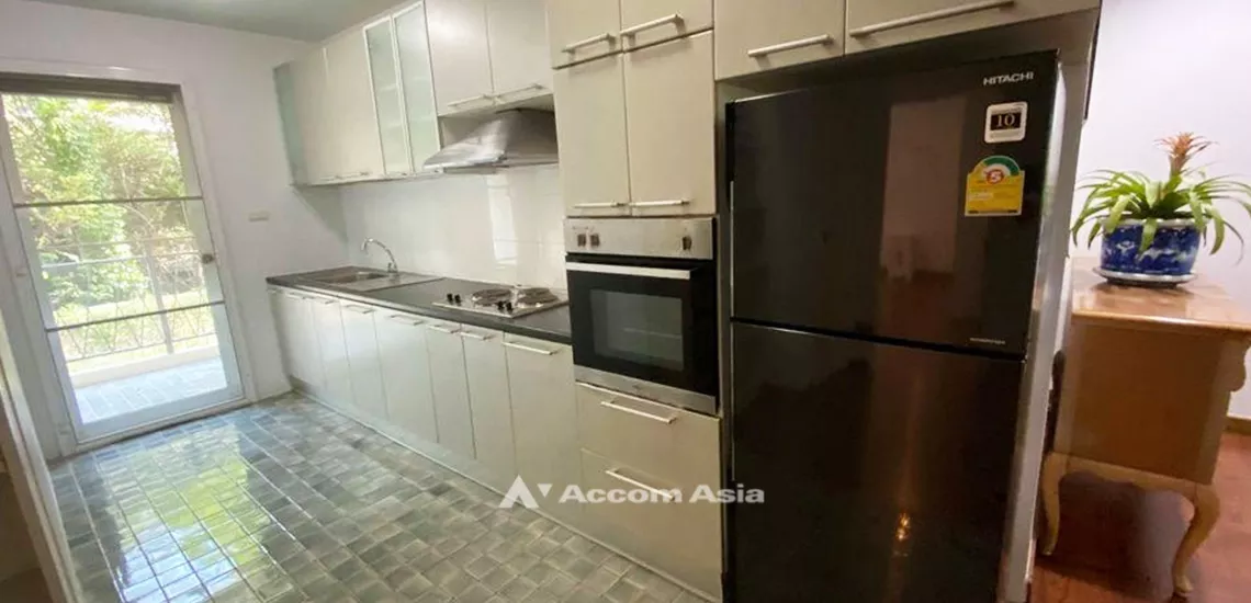  2 Bedrooms  Apartment For Rent in Sukhumvit, Bangkok  near BTS Phrom Phong (AA32078)