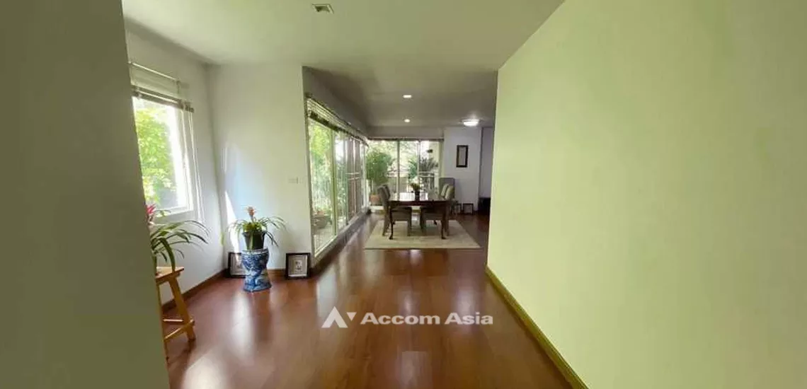  2 Bedrooms  Apartment For Rent in Sukhumvit, Bangkok  near BTS Phrom Phong (AA32078)