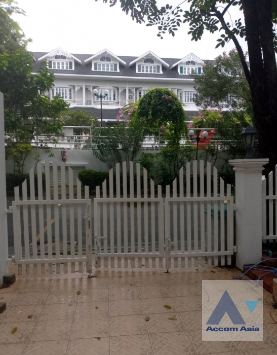 24  3 br Townhouse For Rent in Bangna ,Bangkok BTS Bearing at Fantasia Villa 2 AA32082