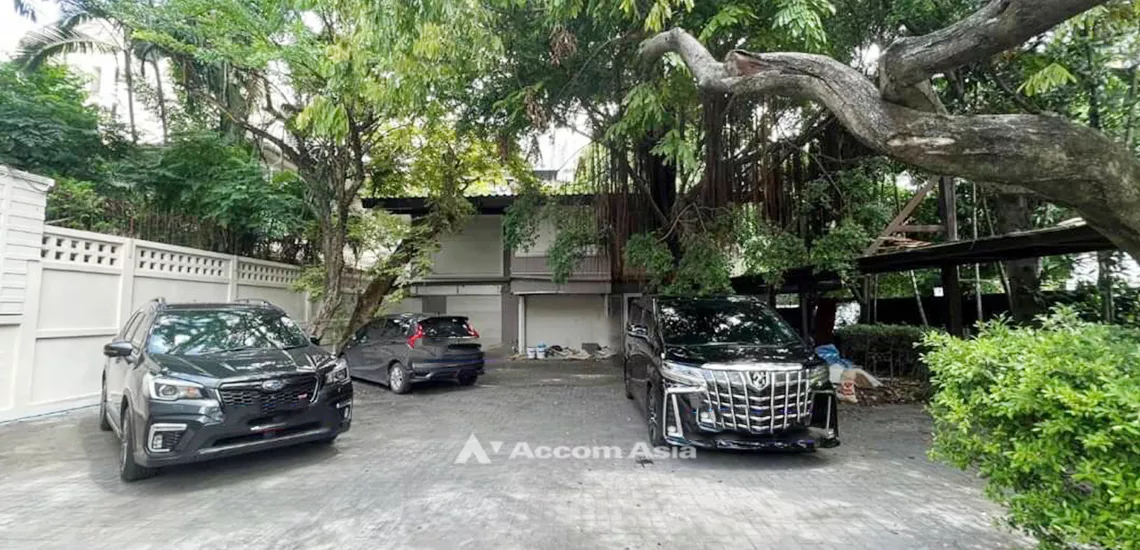  1  House For Rent in Sukhumvit ,Bangkok BTS Phrom Phong AA32110