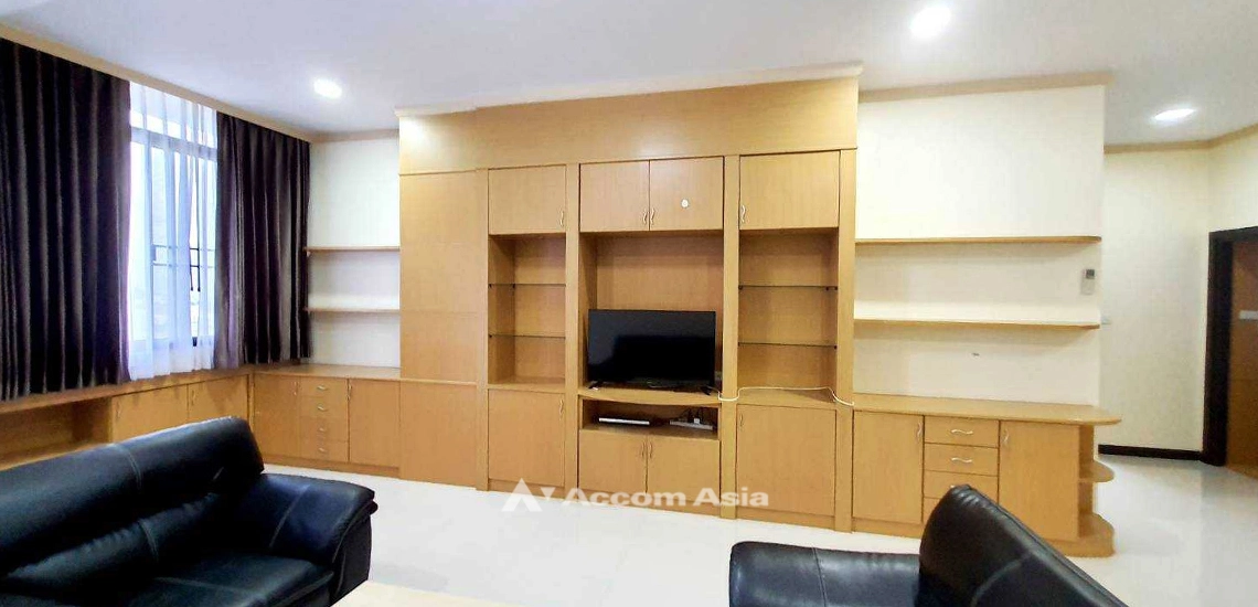  2 Bedrooms  Condominium For Sale in Sukhumvit, Bangkok  near BTS Phrom Phong (AA32139)