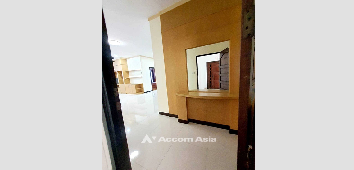  2 Bedrooms  Condominium For Sale in Sukhumvit, Bangkok  near BTS Phrom Phong (AA32139)