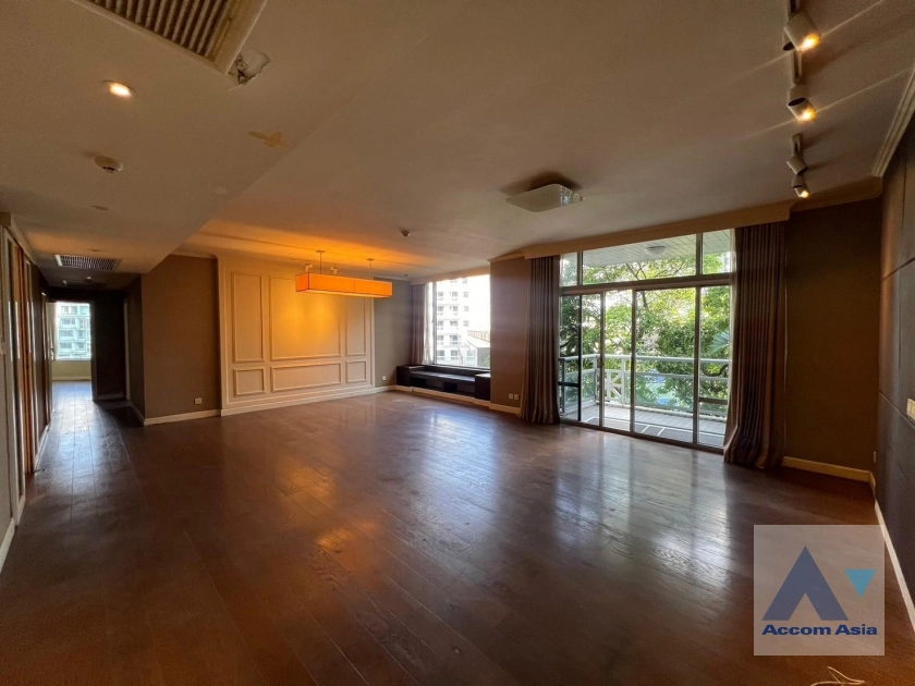 Pet friendly |  3 Bedrooms  Condominium For Sale in Ploenchit, Bangkok  near BTS Ploenchit (AA32149)