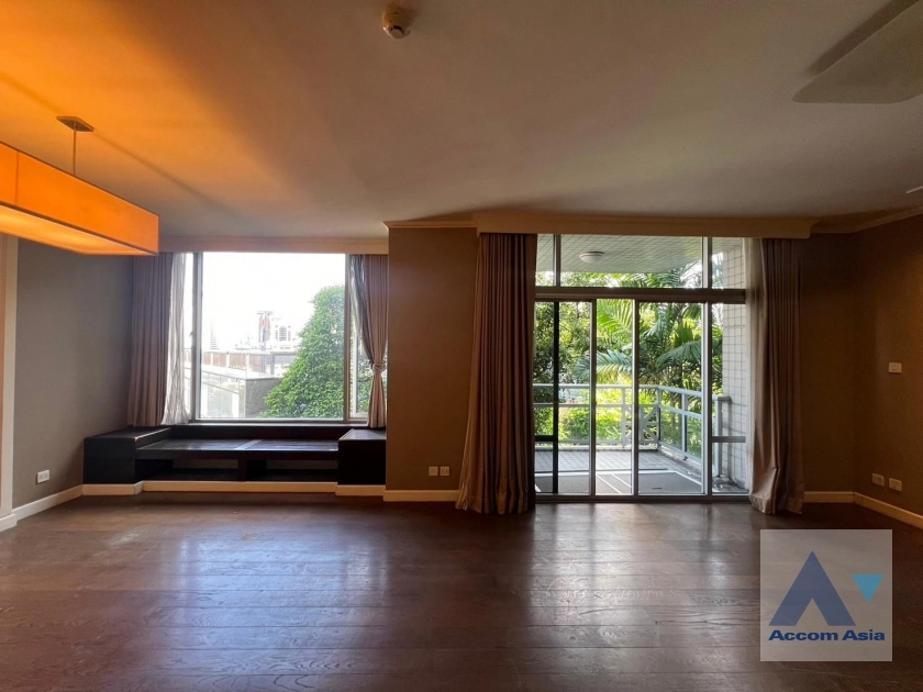 Pet friendly |  3 Bedrooms  Condominium For Sale in Ploenchit, Bangkok  near BTS Ploenchit (AA32149)