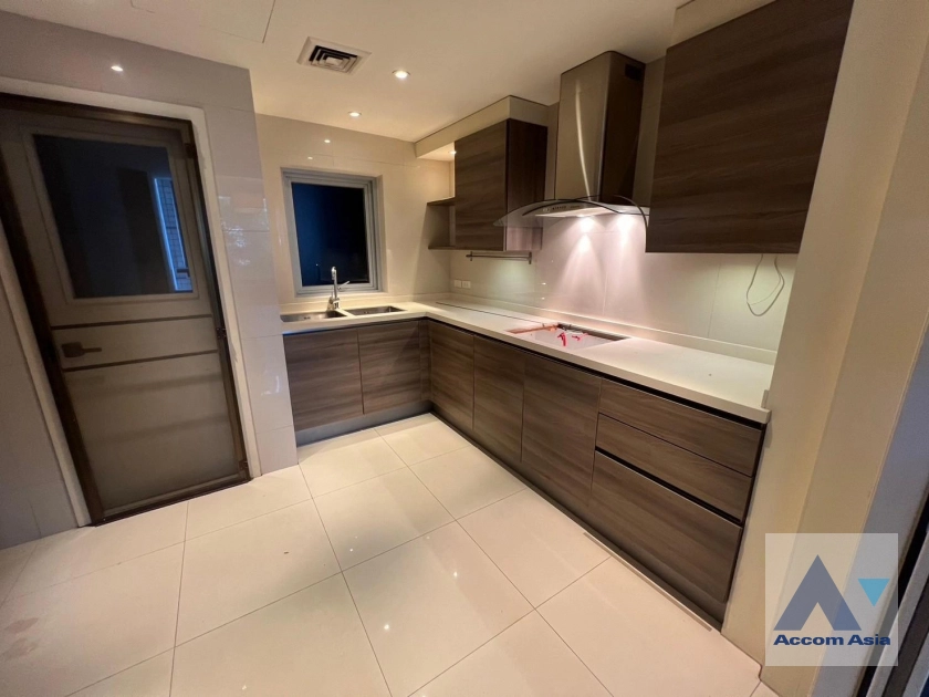 4  3 br Condominium For Sale in Ploenchit ,Bangkok BTS Ploenchit at All Seasons Mansion AA32149