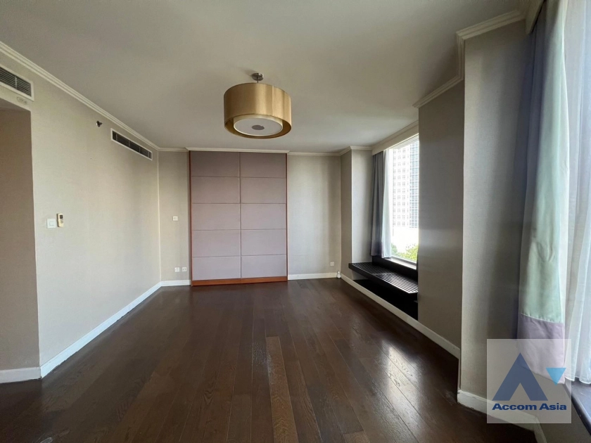 8  3 br Condominium For Sale in Ploenchit ,Bangkok BTS Ploenchit at All Seasons Mansion AA32149