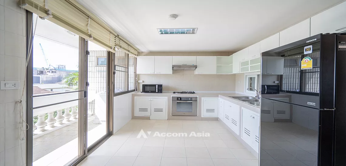  2 Bedrooms  Apartment For Rent in Sukhumvit, Bangkok  near BTS Thong Lo (AA32154)