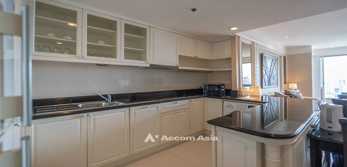  1 Bedroom  Apartment For Rent in Ploenchit, Bangkok  near BTS Ratchadamri (AA32157)