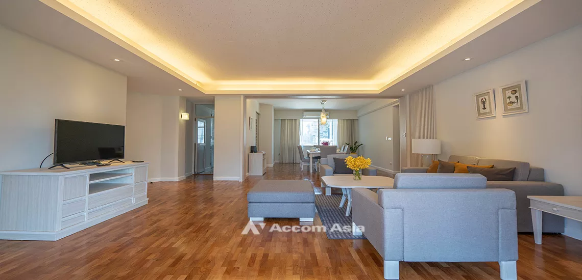  2 Bedrooms  Apartment For Rent in Sukhumvit, Bangkok  near BTS Nana (AA32161)