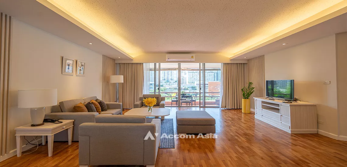  2 Bedrooms  Apartment For Rent in Sukhumvit, Bangkok  near BTS Nana (AA32161)