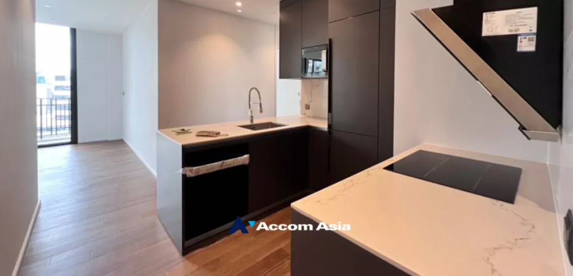 Pet friendly |  2 Bedrooms  Condominium For Rent in Ploenchit, Bangkok  near BTS Ploenchit (AA32169)