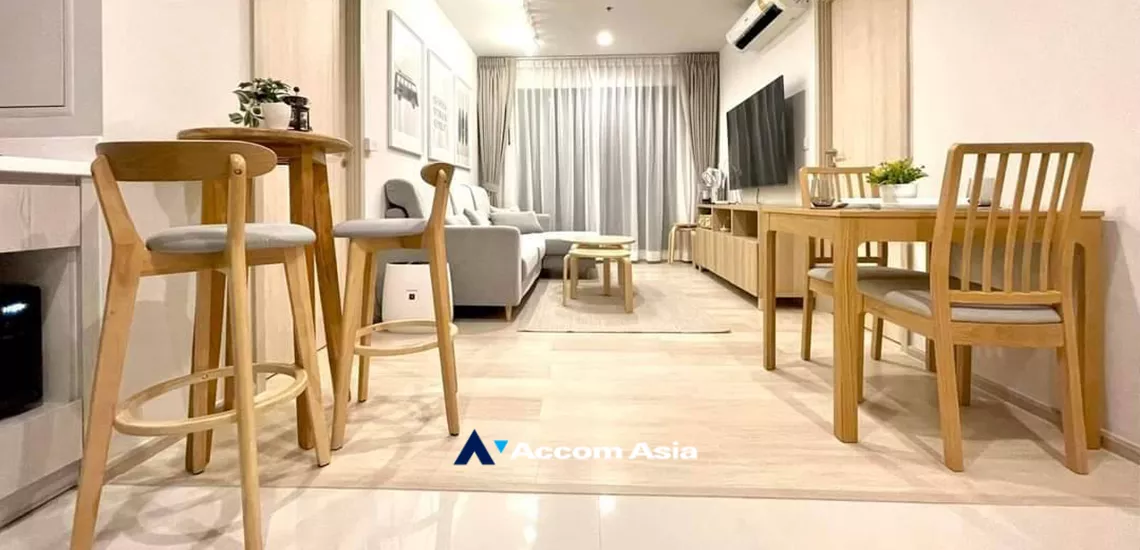  2 Bedrooms  Condominium For Rent in Ploenchit, Bangkok  near BTS Ploenchit (AA32180)