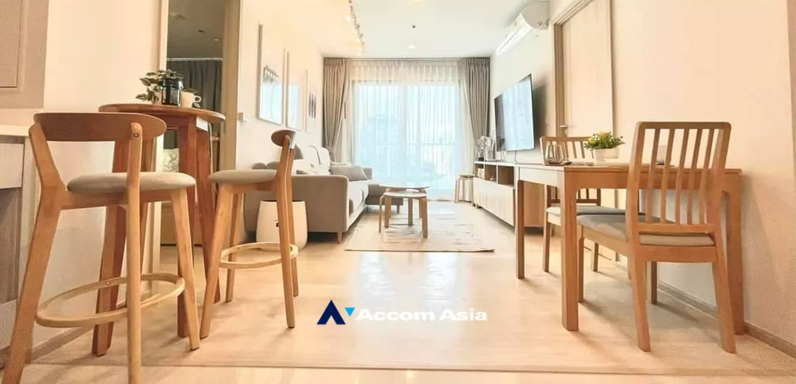  2 Bedrooms  Condominium For Rent in Ploenchit, Bangkok  near BTS Ploenchit (AA32180)