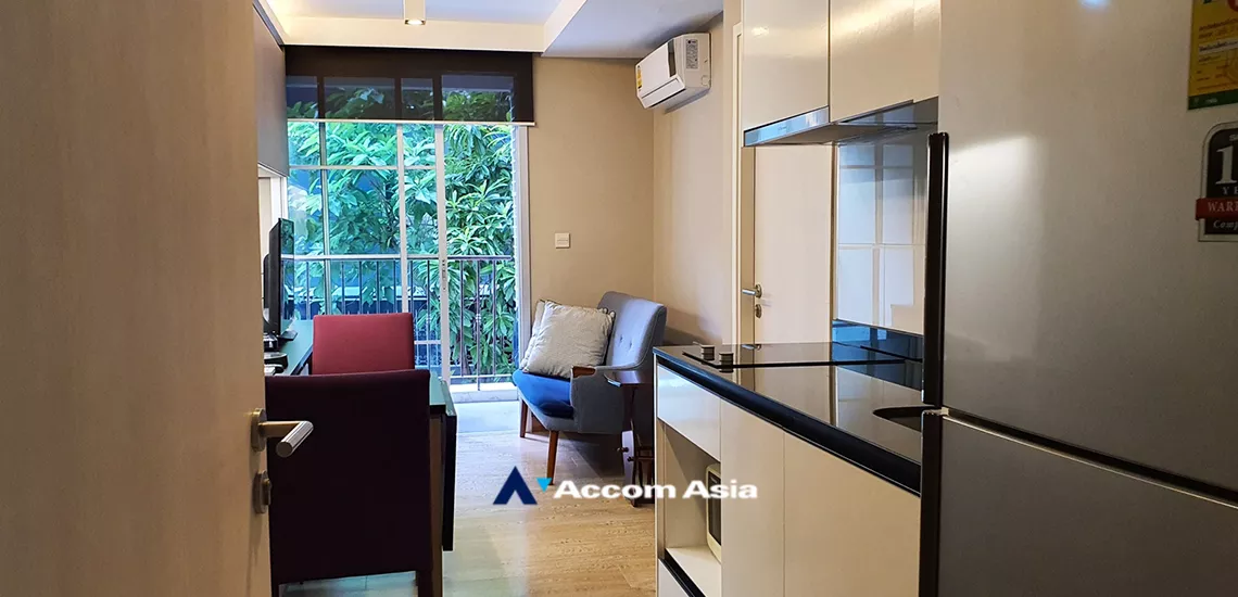  1 Bedroom  Condominium For Sale in Sukhumvit, Bangkok  near BTS Phrom Phong (AA32181)