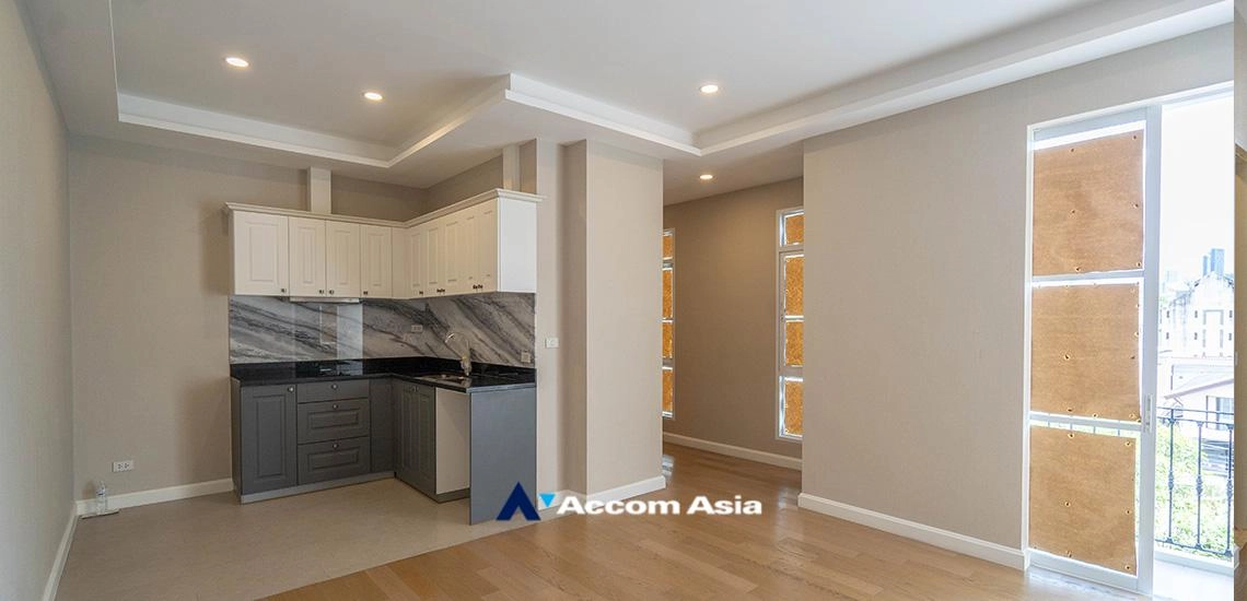  2 Bedrooms  Condominium For Sale in Sukhumvit, Bangkok  near BTS Thong Lo (AA32192)