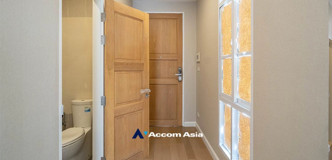  2 Bedrooms  Condominium For Sale in Sukhumvit, Bangkok  near BTS Thong Lo (AA32192)