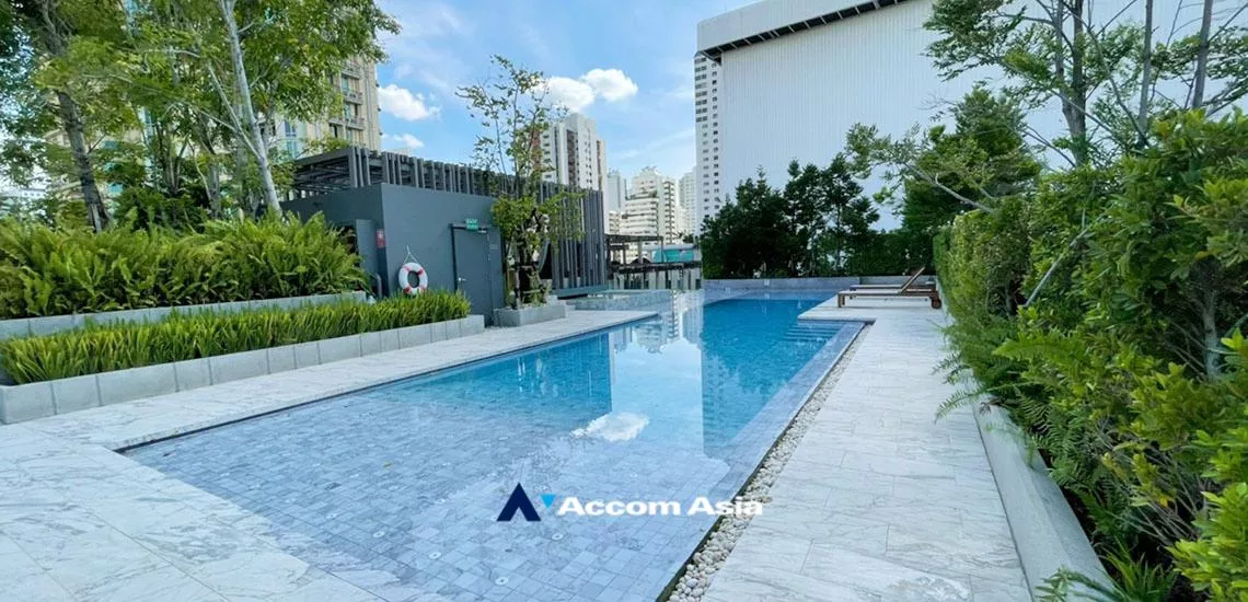  1 Bedroom  Condominium For Sale in Sukhumvit, Bangkok  near BTS Asok - MRT Sukhumvit (AA32196)