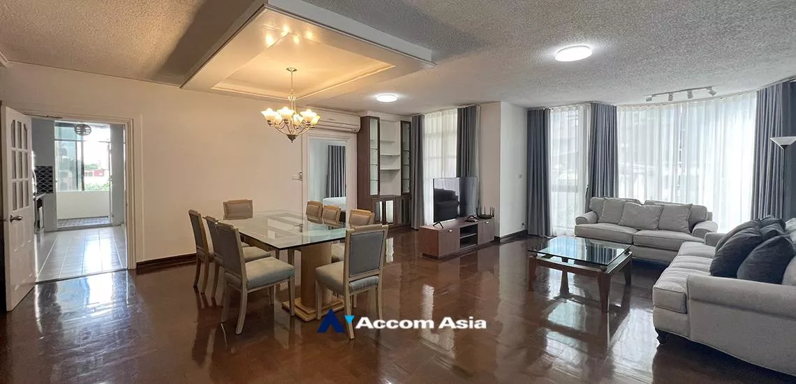 Pet friendly |  3 Bedrooms  Apartment For Rent in Ploenchit, Bangkok  near BTS Chitlom (AA32211)