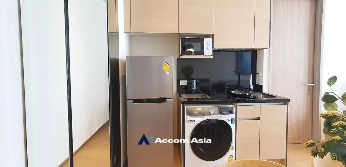  1 Bedroom  Condominium For Rent in Sukhumvit, Bangkok  near BTS Phrom Phong (AA32230)